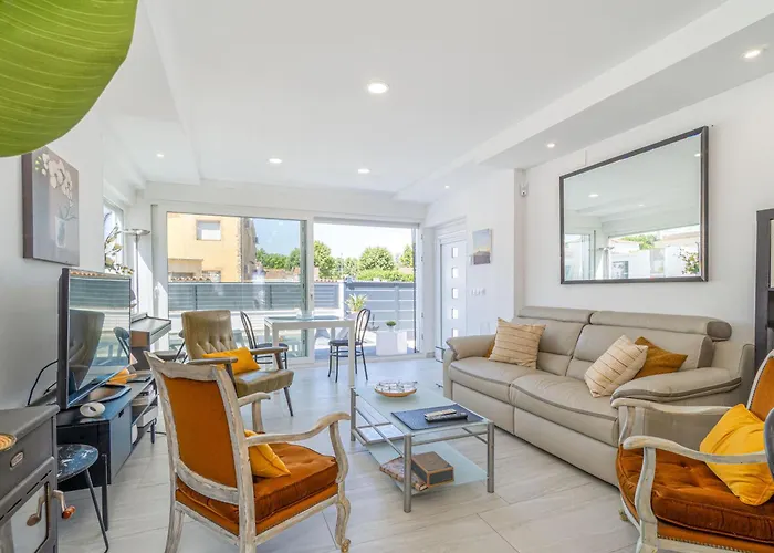 Casa Con Piscina Privada Y Parking - Hisp-288-69 * Empuriabrava
